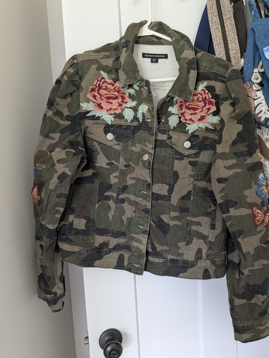 Boston Proper Jackets & Blazers - Boston Proper Women's Camo Embroidered Floral Jacket - Green